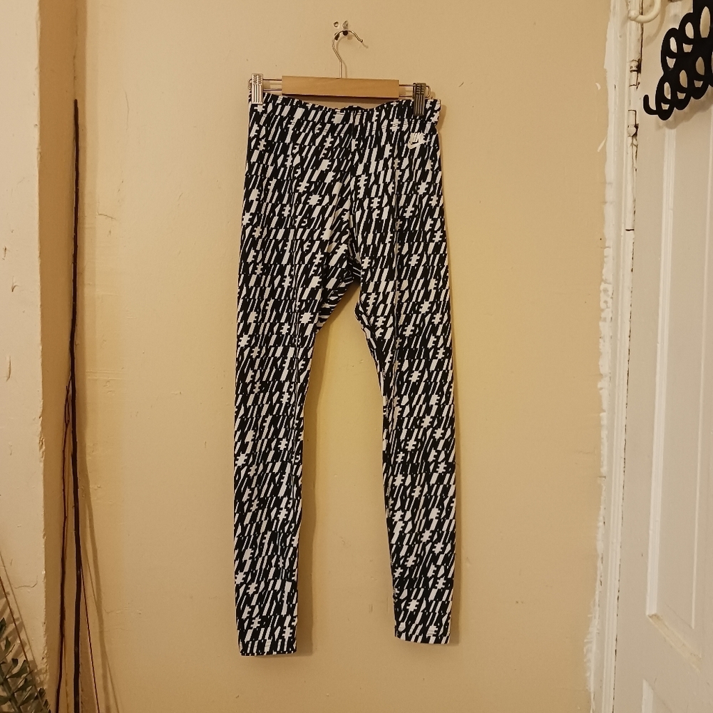 NIKE Wm Cotton/ Polyester Blend LOGO leggings black and white size small